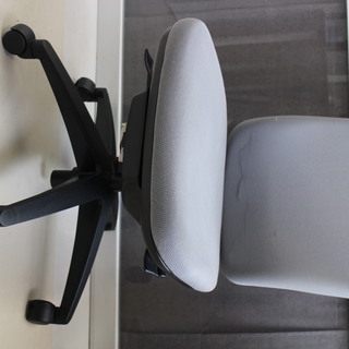 椅子・PCチェア④キャスター付き、座面回転、高さ調整可