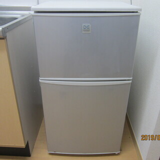 冷蔵庫（2ドア　総容量82L）