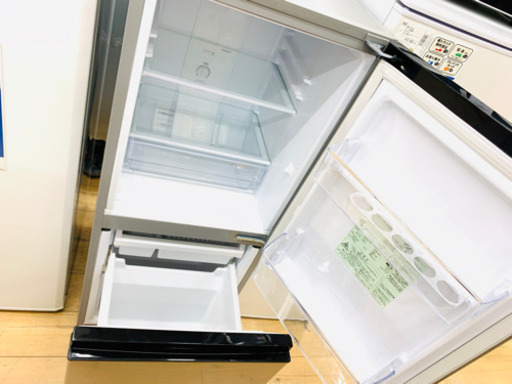 最新式2019年製 メタリックなAQUAの冷蔵庫です。