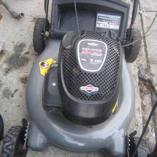 POULAN 芝刈り機５．５馬力バケット付き