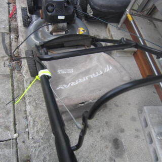 POULAN 芝刈り機５．５馬力バケット付き