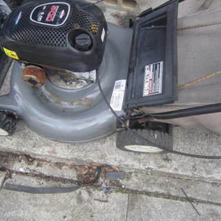 POULAN 芝刈り機５．５馬力バケット付き