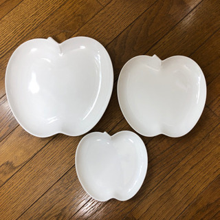 【新品未使用】白いりんごのお皿大中小合わせて3枚