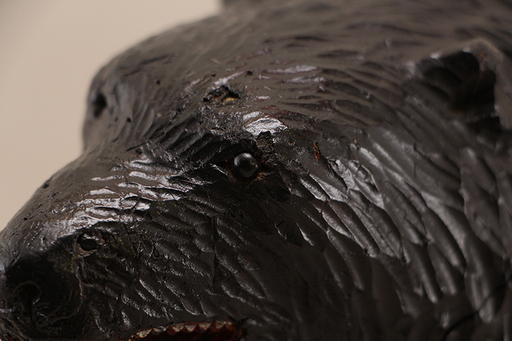 北海道　木彫り LINA BEAR 北海道のリサイクルショップで安価に流通する木彫り熊の文化