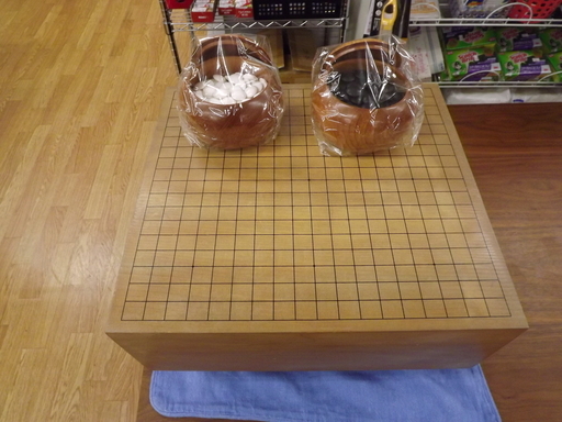 囲碁セット　碁盤：5.7寸　碁石：本蛤×１７７　那智黒：１８１　札幌　西岡店