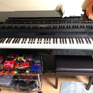 電子ピアノRoland 椅子付き❣️多少傷あり。