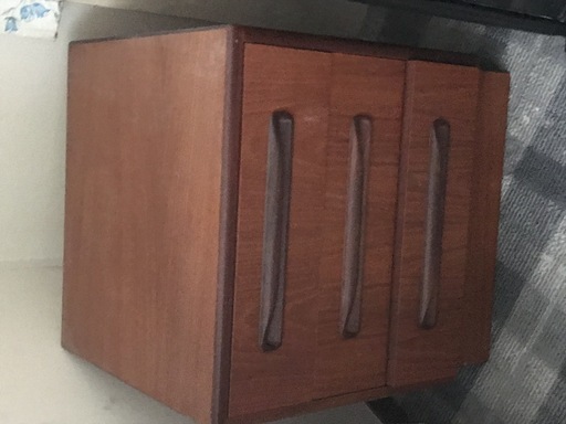 Gプランフレスコシリーズ　チーク材3段チェスト収納ナイトベッドサイドテーブル　No4木目線模様