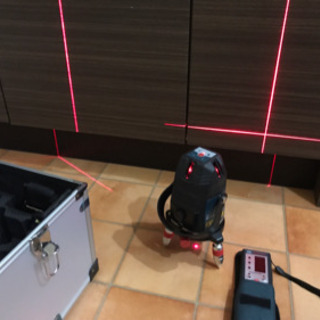ボッシュ社 レーザー墨出し機