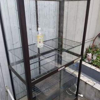 ガラス温室です