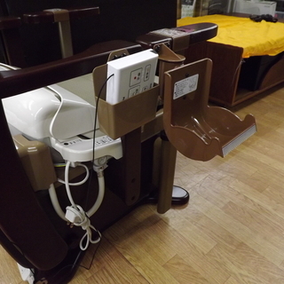 美品 パナソニック 家具調トイレ シャワポット 2017年製 PN-L21525 介護用品 ひじ掛け昇降 温水洗浄　札幌　西岡店　