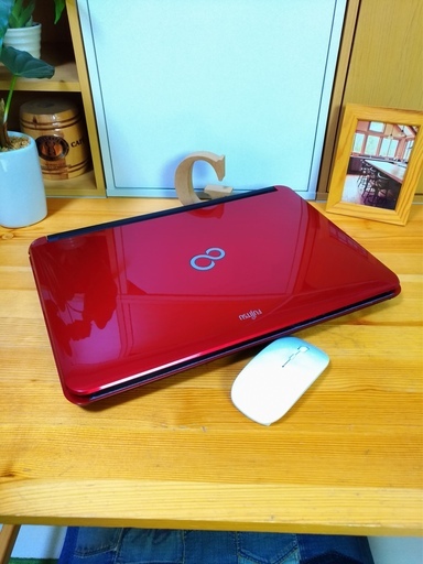 可愛いルビーレッド光沢★　美品！　高性能corei3♪　大容量500G！　メモリ4G　　富士通　FUJITSU　LIFEBOOK　最新Windows10　64Bit　赤色　テンキー付き　15.6インチ　マウス付き 　ノートパソコン　無線LAN　Wi-Fi対応 　DVDドライブ