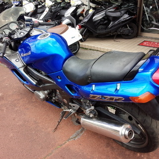 NO.2780 ＺＺＲ４００　Ｎ型　水冷４サイクル１６バルブ４気筒エンジン　メタリックブルー　☆彡
