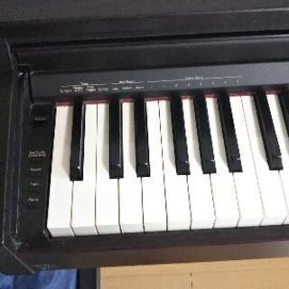 Rolandの電子ピアノ HP147Rです。