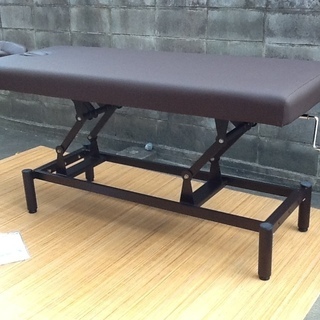 【おすすめ品・1台限り】良品！手動昇降マッサージベッド、エステベッド　185×75×高さ52～92㎝　セブンビューティの製品　配達もします