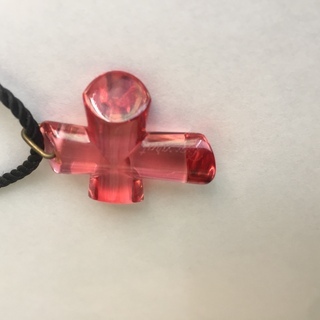 バカラ エデン ネックレス 刻印あり クロス ピンクレッド（希少カラー）