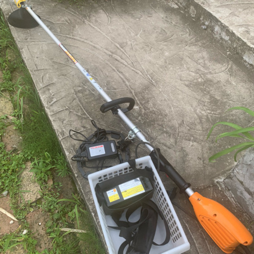 草刈機 草刈り鎌 充電式バッテリー式