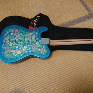 FENDER 69s TELECASTER 
ブルーフラワー試演程度の殆ど新品です。