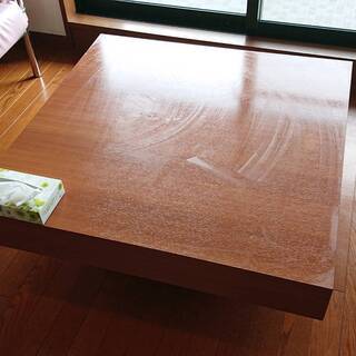 シンプル　モダンデザイン　テーブル