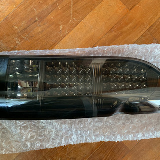 ハイエース200系テールランプ  バレンティ  中古品