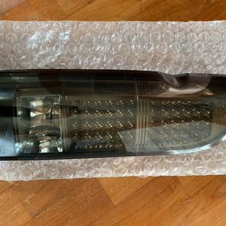 ハイエース200系テールランプ  バレンティ  中古品