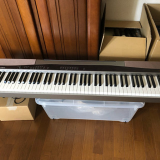 電子ピアノ（カシオP-100）