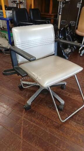カット椅子