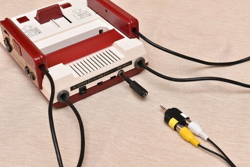 Nintendo ファミリーコンピューター　AV改造済ファミコン本体