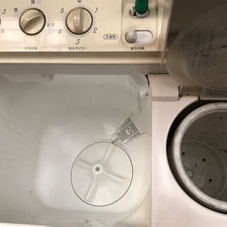 かなり古い二槽式洗濯機