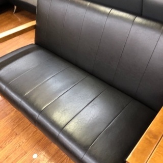 同じ形のシンプルソファーが同時に入荷！目立つキズもありません。1つ