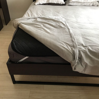 IKEA クイーンベッド とマットレス