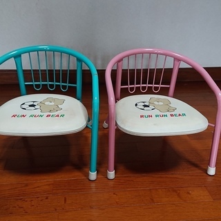 幼児用椅子　色違い２つ　差し上げます