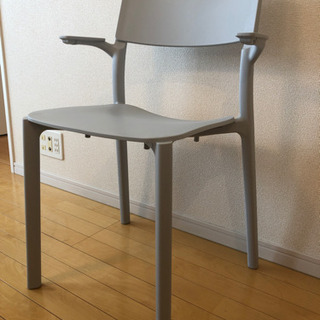 IKEA 樹脂製椅子