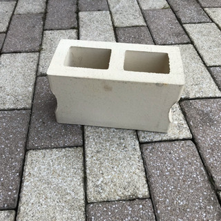 空洞レンガ２つ穴 新品 200個