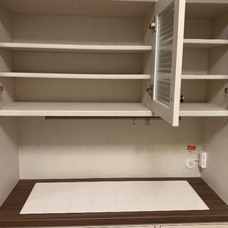 【再値下げ】食器棚 三枚扉 フレンチカントリー調 モザイクガラス