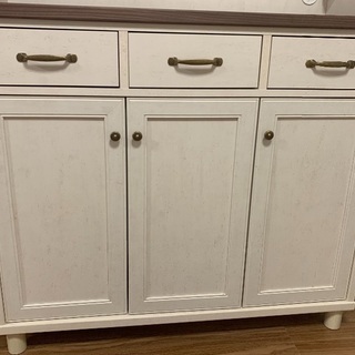 【再値下げ】食器棚 三枚扉 フレンチカントリー調 モザイクガラス