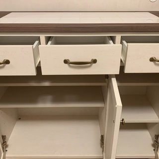 【再値下げ】食器棚 三枚扉 フレンチカントリー調 モザイクガラス