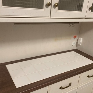 【再値下げ】食器棚 三枚扉 フレンチカントリー調 モザイクガラス