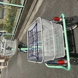 値下げ：：数回使用しました大人用三輪自転車をお譲りします。内装3段変速式