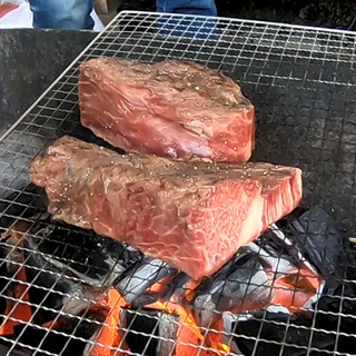 夏の陽射しが眩しいぜ！！　みんなでサングラスかけて王道BBQ！！