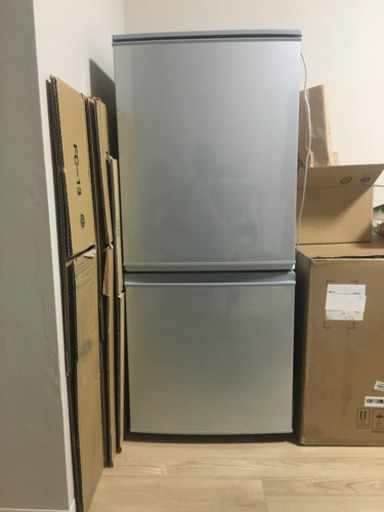 シャープ冷蔵庫2015年製 137L