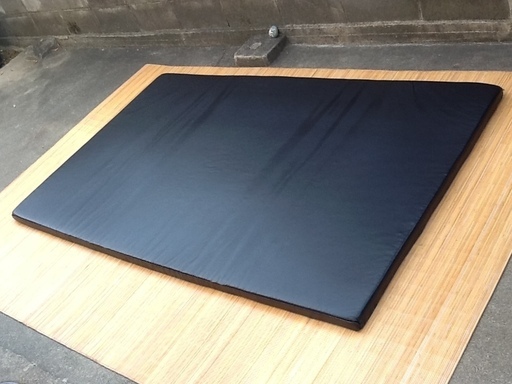 【希少品・2点限り】プロ仕様のマッサージ専用マット120×200㎝×厚み5㎝ レザーでブラック セラピスト タイ古式　配達もします