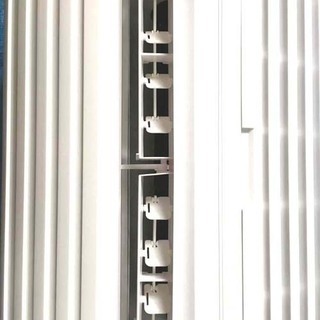 超美品】 窓用エアコン2018年製／取付枠・リモコン・付属品・取扱説明