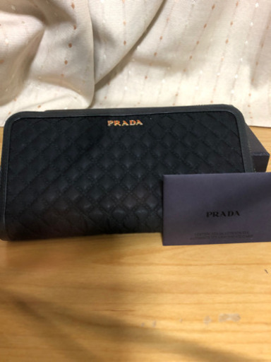 PRADAの長財布