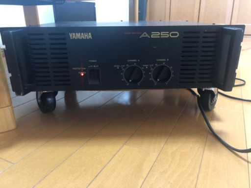 安いそれに目立つ ヤマハパワーアンプA350 ラックケース付き アンプ