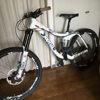 KONAのフレームで、ディスクブレーキです