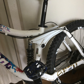 KONAのフレームで、ディスクブレーキです