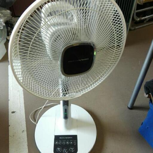 ￥3500　　　　高級扇風機❗日立「ハイポジション扇 HEF-700HR」画像よりご確認下さい❗　これから暑い日が続きます。