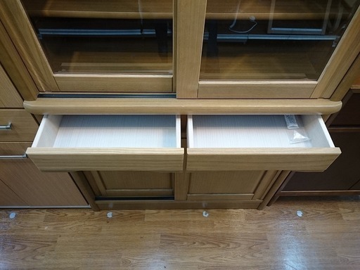 2枚扉食器棚　ナチュラルブラウン【トレファク　川越店】【家具　家電】 2枚扉カントリー調食器棚 ブラウン 2枚扉｜トレファクONLINE
