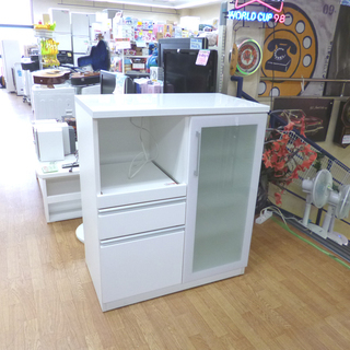 レンジボード 幅59.5cm 扉収納付 白 電子レンジ台 キッチンボード 台所 キッチン家電 収納 調理器具 食器棚 コンセント口 2個付