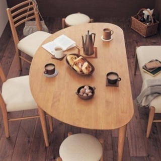 彫刻付き木製半月型テーブル 彫刻付き木製半月型テーブル 半月型の